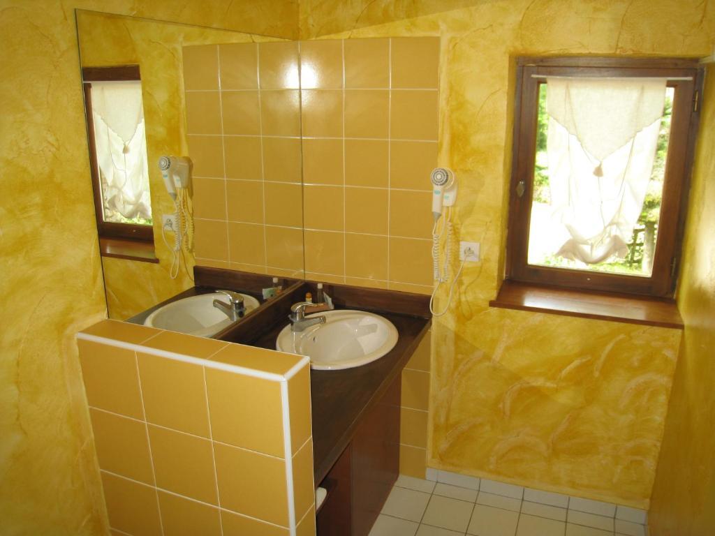 Auberge Du Vernay Charette  Room photo